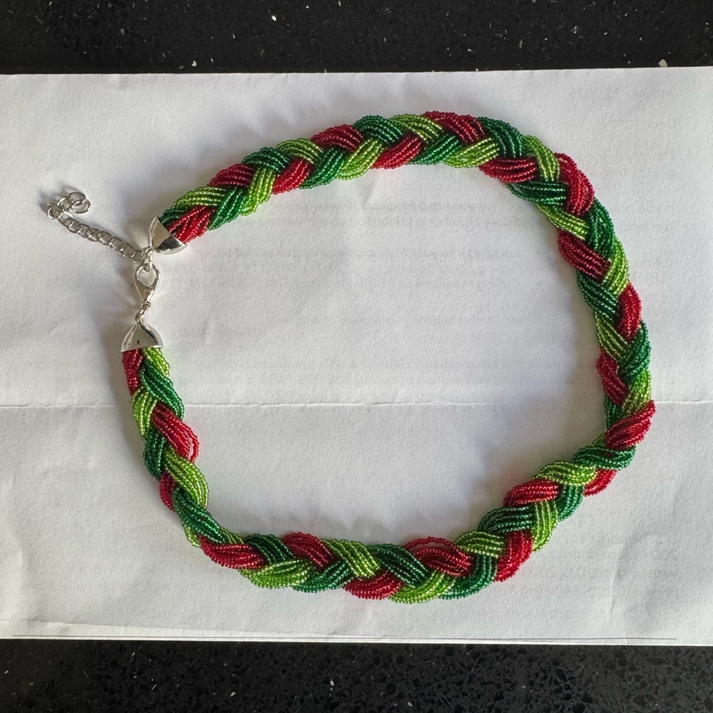 SMITHSONIAN, 17-20in, tiny beads, UNWORN